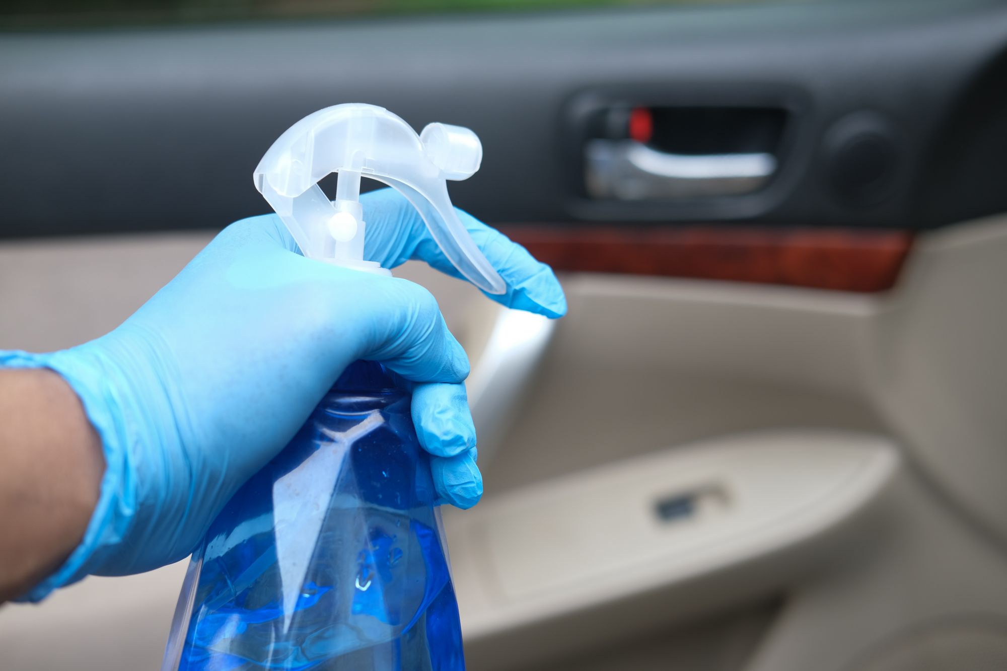 Gant de nettoyage en microfibres pour voitures et surfaces fragiles